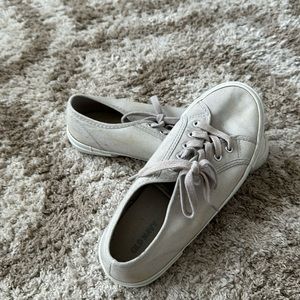 Old navy light grey size 7 sneaker